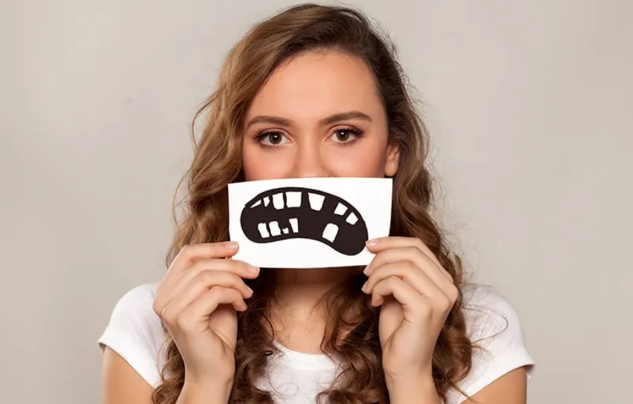 Chipped Tooth: Causes and Treatment